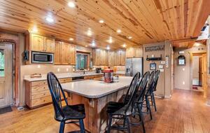 Big Bear Lodge: Spacious Escape in Tollgate Canyon near Park City - Coalville, Utah