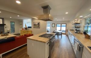 70's Glamour Lakefront Retreat - Hewitt, New Jersey