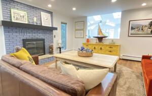 70's Glamour Lakefront Retreat - Hewitt, New Jersey