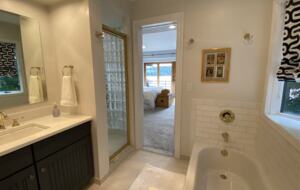 70's Glamour Lakefront Retreat - Hewitt, New Jersey