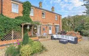 The Coach House - Burton Le Coggles, United Kingdom