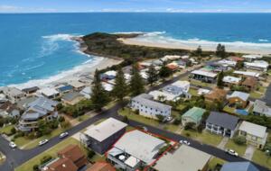 Atherstone | Large Spacious Home, Close Walk to Beaches - Yamba, Australia