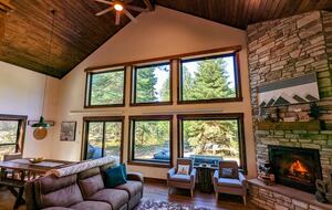 Gorgeous Cabin Getaway | Steps from Lake Cascade - Donnelly, Idaho