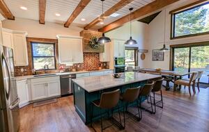 Gorgeous Cabin Getaway | Steps from Lake Cascade - Donnelly, Idaho