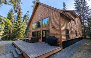 Gorgeous Cabin Getaway | Steps from Lake Cascade - Donnelly, Idaho