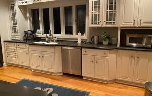 Spacious kitchen with high end coffee / tea