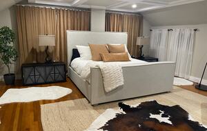 Master with lots of light in side wing of house