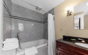 Elegant 7-Bedroom Craftsman in the Heart of Saratoga Springs - Saratoga Springs, New York