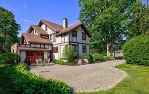 Elegant 7-Bedroom Craftsman in the Heart of Saratoga Springs - Saratoga Springs, New York