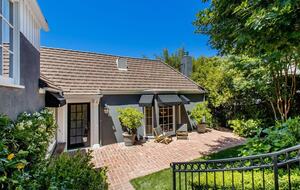 Elegant Contemporary Retreat in Hollywood Knolls - Los Angeles, California