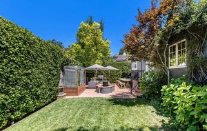 Elegant Contemporary Retreat in Hollywood Knolls - Los Angeles, California