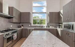 Tranquil Modern Retreat in the Sea-to-Sky Corridor - Squamish, Canada