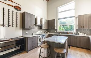 Tranquil Modern Retreat in the Sea-to-Sky Corridor - Squamish, Canada