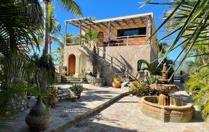 Beautiful Beachfront Hacienda - Baja California Sur, Mexico