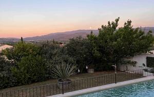 Tri-Residence Villa with Pool in Provence - Gargas, France