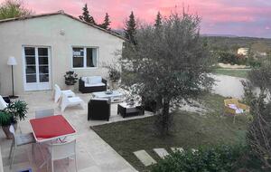 Tri-Residence Villa with Pool in Provence - Gargas, France