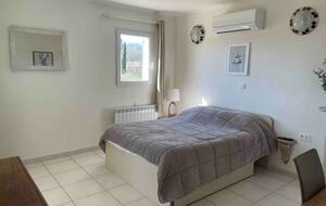 Tri-Residence Villa with Pool in Provence - Gargas, France