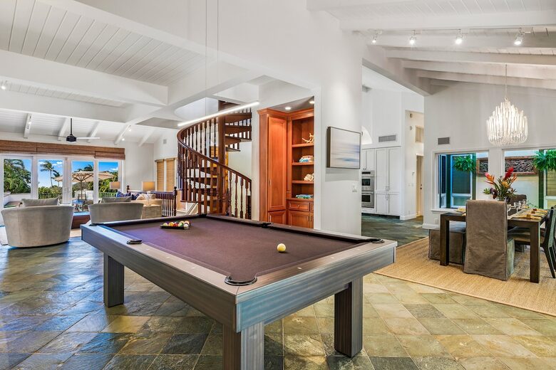 Rock Legend’s Maui Escape - Lahaina, Hawaii