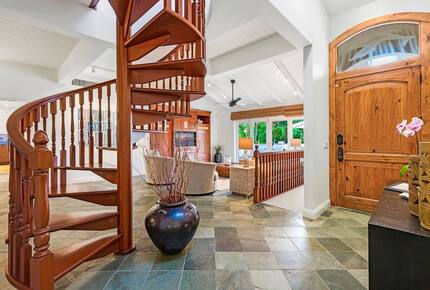 Rock Legend’s Maui Escape - Lahaina, Hawaii