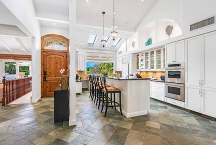 Rock Legend’s Maui Escape - Lahaina, Hawaii