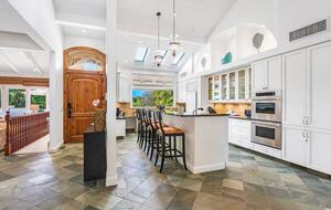 Rock Legend’s Maui Escape - Lahaina, Hawaii