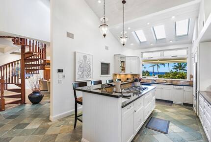 Rock Legend’s Maui Escape - Lahaina, Hawaii