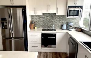 Stylish Apartment on Burleigh Heads Beachfront - Gold Coast, Australia