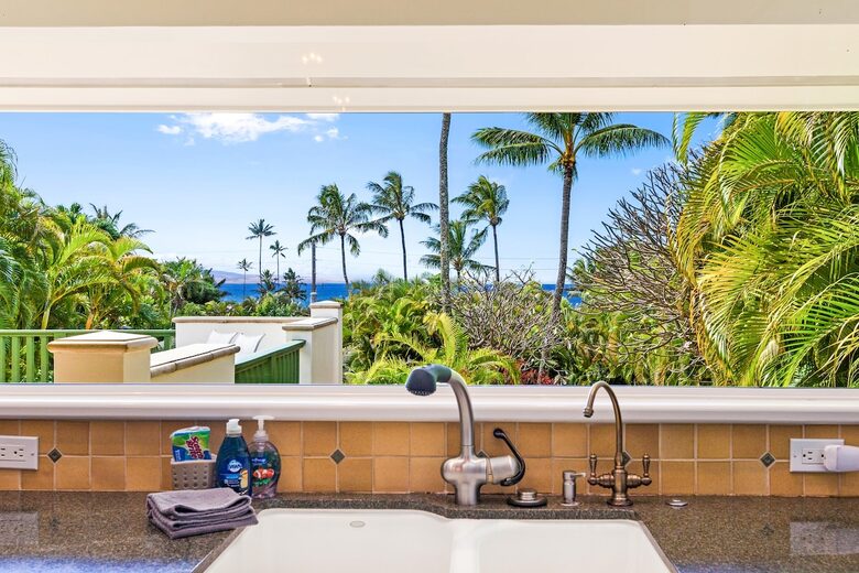 Rock Legend’s Maui Escape - Lahaina, Hawaii