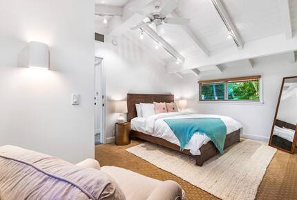 Rock Legend’s Maui Escape - Lahaina, Hawaii