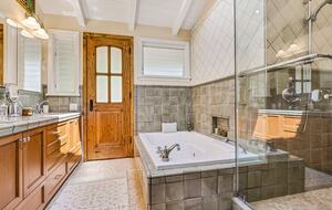 Rock Legend’s Maui Escape - Lahaina, Hawaii