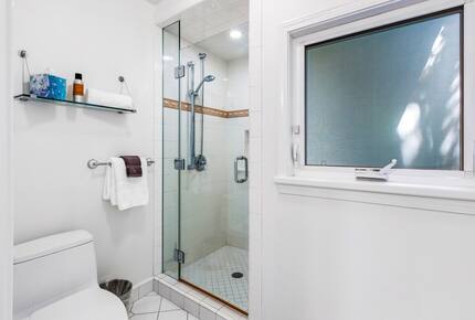 Rock Legend’s Maui Escape - Lahaina, Hawaii