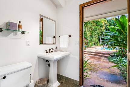 Rock Legend’s Maui Escape - Lahaina, Hawaii