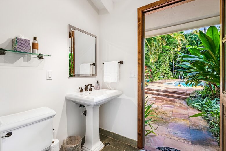 Rock Legend’s Maui Escape - Lahaina, Hawaii