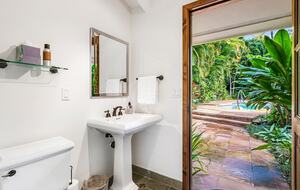 Rock Legend’s Maui Escape - Lahaina, Hawaii