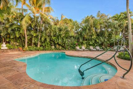 Rock Legend’s Maui Escape - Lahaina, Hawaii