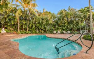 Rock Legend’s Maui Escape - Lahaina, Hawaii