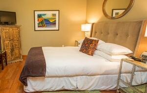 Columbia Cliff Villas - Villa Suite - Hood River, Oregon