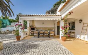 Stylish 5-Bedroom Algarve Retreat with Pool - Lagos, Portugal