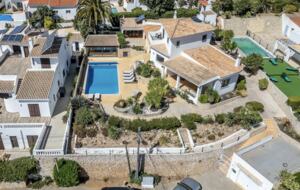 Stylish 5-Bedroom Algarve Retreat with Pool - Lagos, Portugal