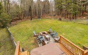 Cozy Mountain Escape with Hot Tub & Prime Access - Winhall, Vermont