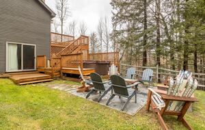 Cozy Mountain Escape with Hot Tub & Prime Access - Winhall, Vermont