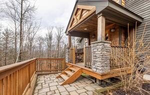 Cozy Mountain Escape with Hot Tub & Prime Access - Winhall, Vermont