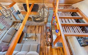 Cozy Mountain Escape with Hot Tub & Prime Access - Winhall, Vermont