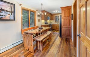 Cozy Mountain Escape with Hot Tub & Prime Access - Winhall, Vermont