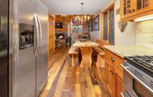 Cozy Mountain Escape with Hot Tub & Prime Access - Winhall, Vermont