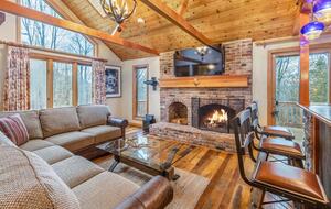 Cozy Mountain Escape with Hot Tub & Prime Access - Winhall, Vermont