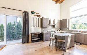 Tranquil Modern Retreat in the Sea-to-Sky Corridor - Squamish, Canada