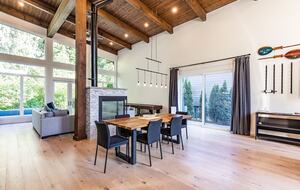 Tranquil Modern Retreat in the Sea-to-Sky Corridor - Squamish, Canada