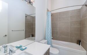 Tranquil Modern Retreat in the Sea-to-Sky Corridor - Squamish, Canada