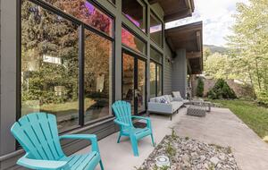 Tranquil Modern Retreat in the Sea-to-Sky Corridor - Squamish, Canada
